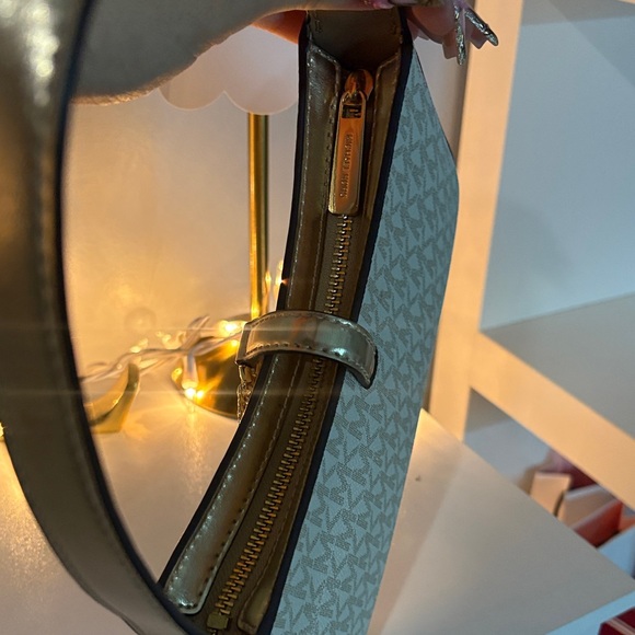 Michael Kors Beige and Gold Shoulder Bag - Picture 5 of 5